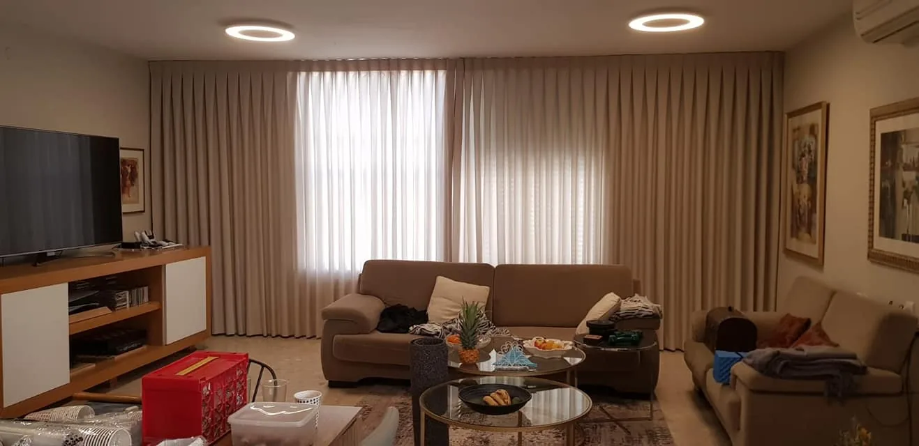 וילונות בעיצוב אידי דקורציה בסלון